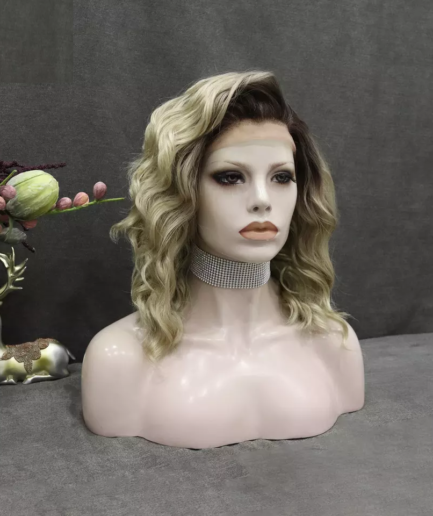 Perruque synthétique Luxe Premium (S.P Luxe), wavy blond ombre12 pouces